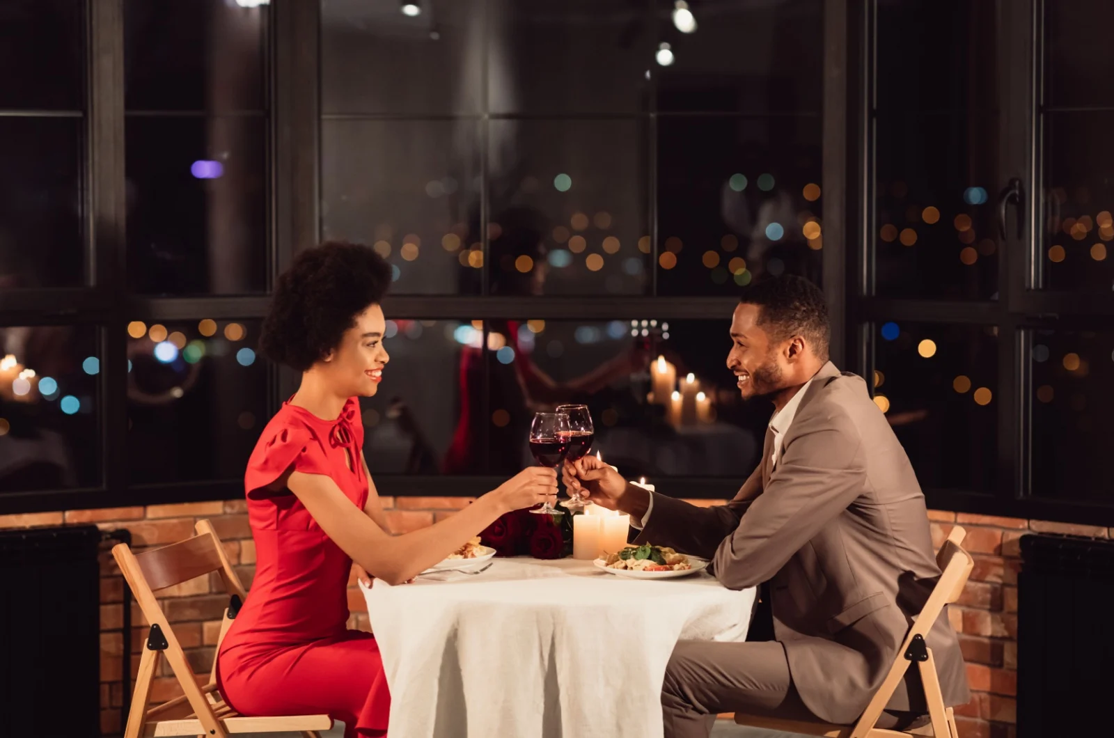 Mann und Frau beim Date