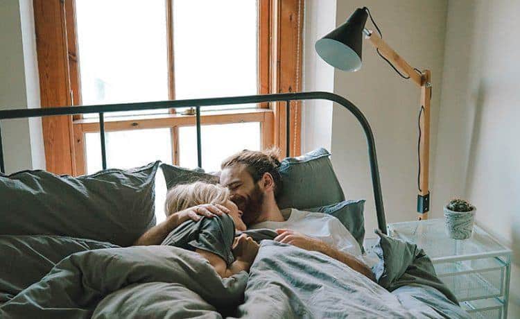 Was Sein Kuschelstil Über Seine Gefühle Für Dich Aussagt