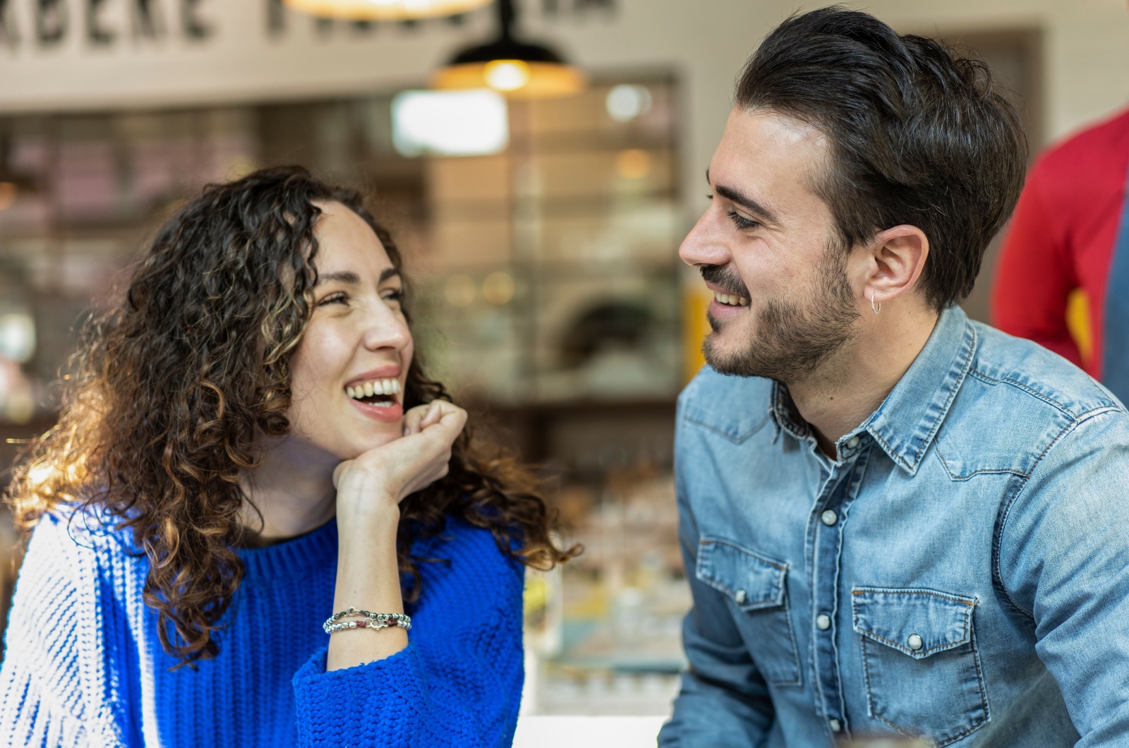 mann und frau auf dem ersten date