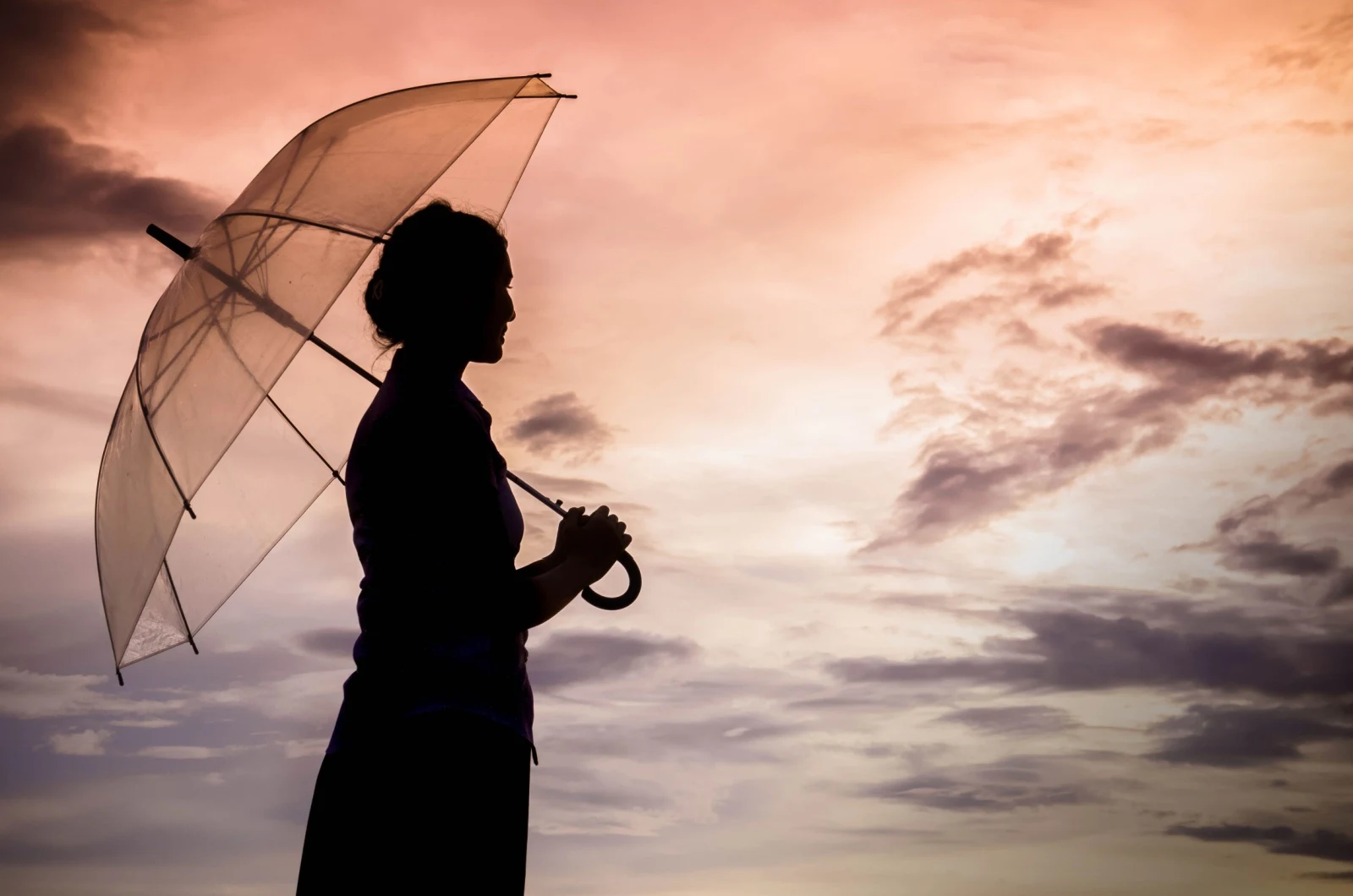 Frau mit Regenschirm