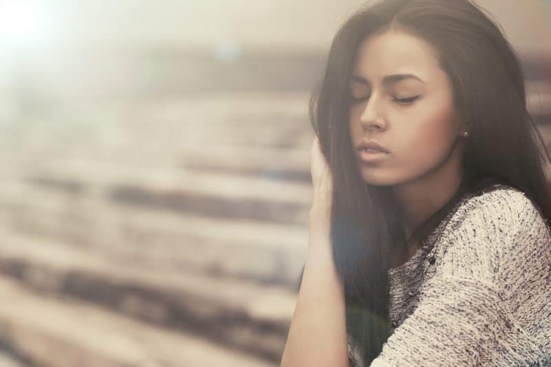 6 Anzeichen dafür, dass du eine emotional vernachlässigte Frau bist
