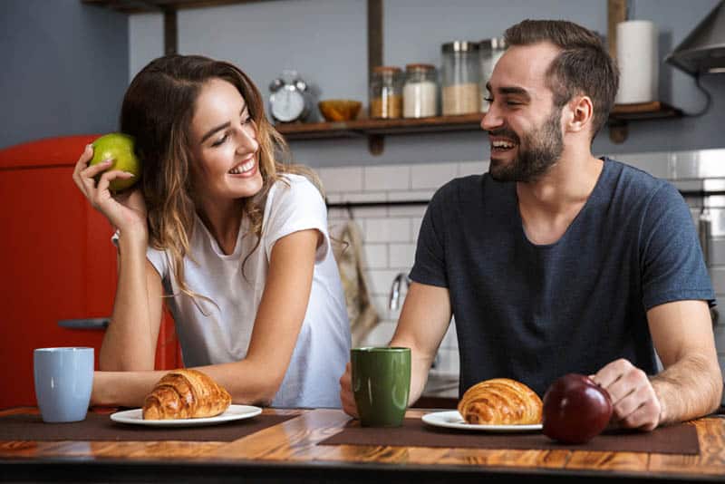 22 Zeichen, Dass Er Heimlich In Dich Verliebt Ist
