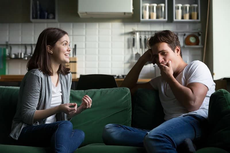 10 Schmerzhafte Zeichen, Dass Dein Mann Dich Nicht Mehr Liebt