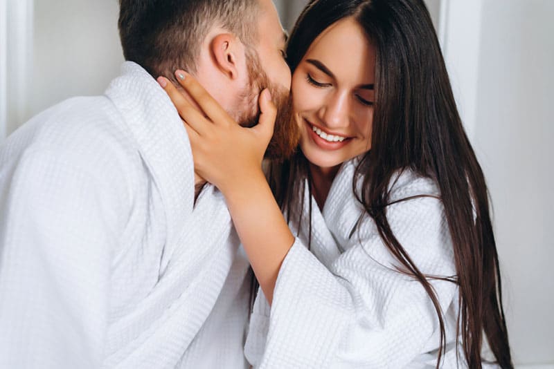10 Dinge, Die Sich Ein Krebs-Mann Im Bett Wünscht