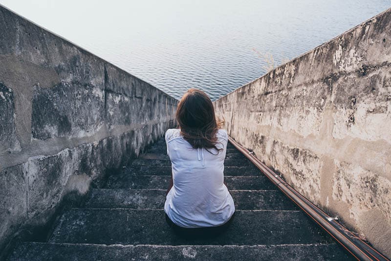 5 Unsichtbare Narben, Die Emotional Vernachlässigte Frauen In Neue Beziehungen Mitbringen