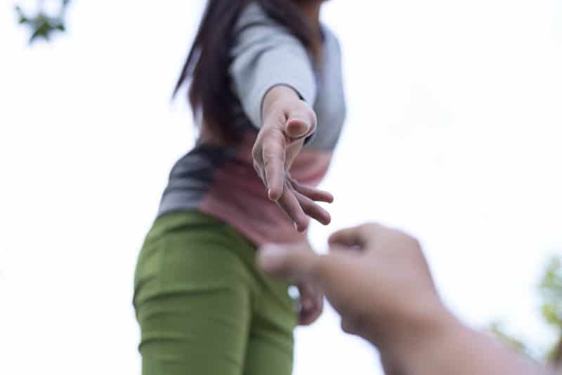 5 Unsichtbare Narben, Die Emotional Vernachlässigte Frauen In Neue Beziehungen Mitbringen