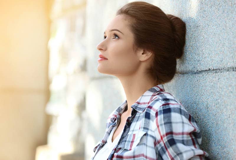 5 Unsichtbare Narben, Die Emotional Vernachlässigte Frauen In Neue Beziehungen Mitbringen