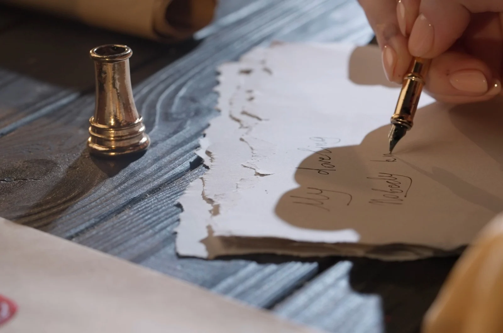 Schriftsteller tippt Liebesbrief