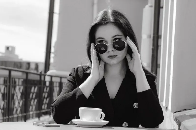 Frau mit Tasse Kaffee