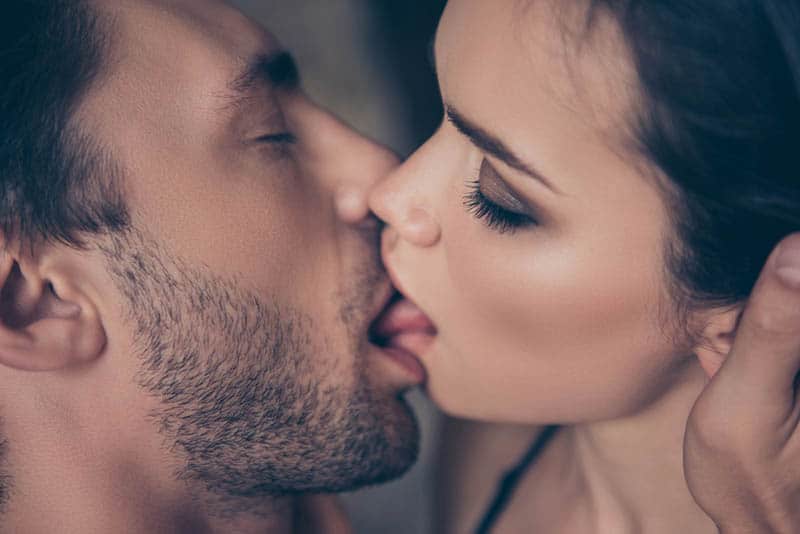Die heißesten Positionen, um rumzumachen, die eure erotischen Momente steigern werden
