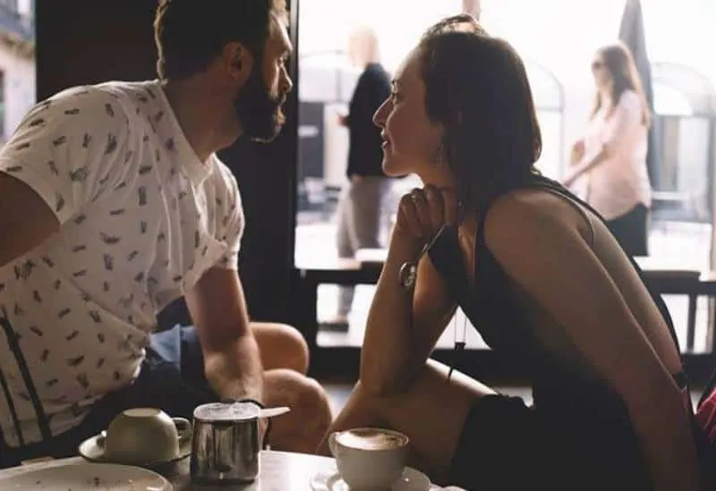 Paar im Café