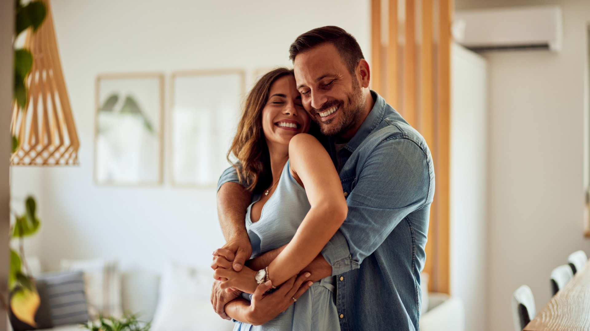 paar geniesst zweisamkeit