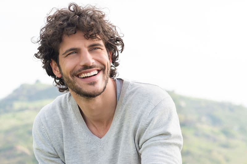 Männer mit lockigem Haar