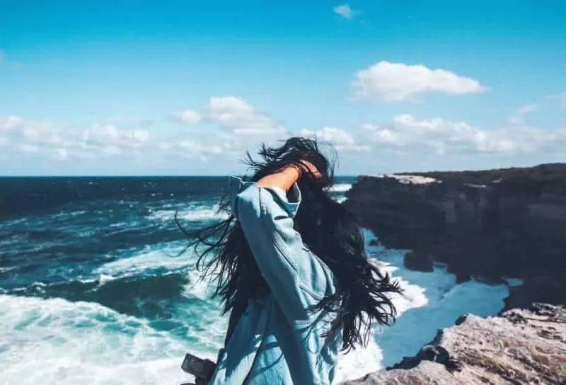 Frau am Meer