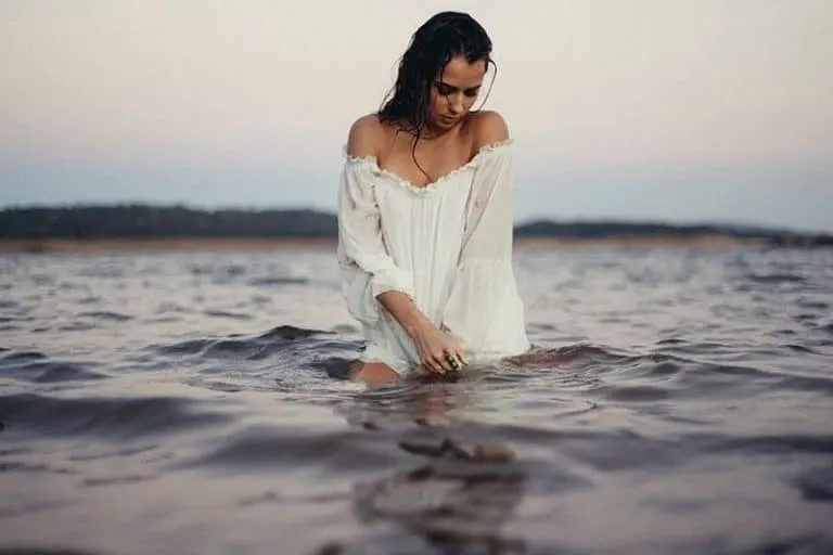 Frau im Meer