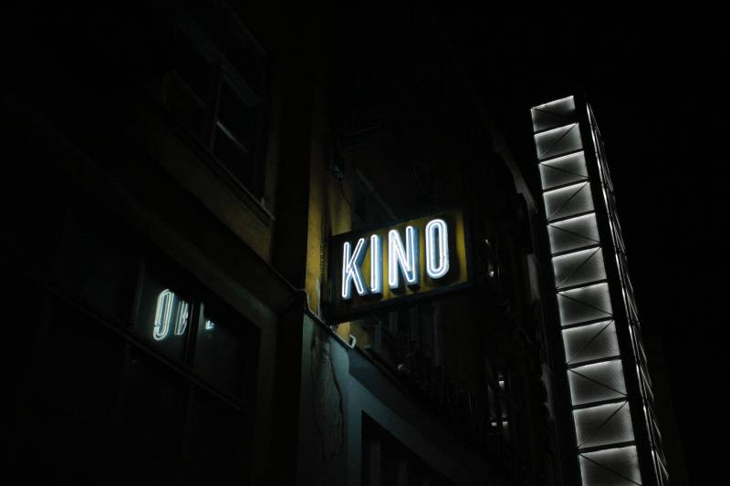 Kino Beschilderung auf der Straße