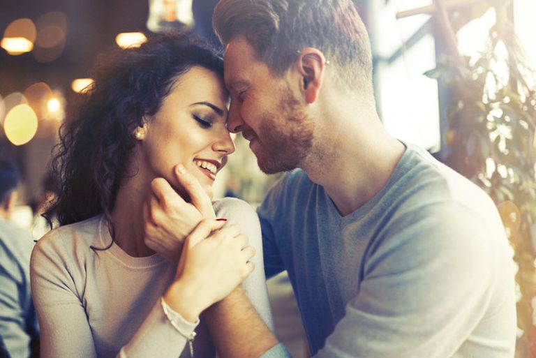Wie Verhält Sich Ein Verliebter Mann Einen Mann verliebt machen – 12 Tipps, wie es bestimmt gelingt!