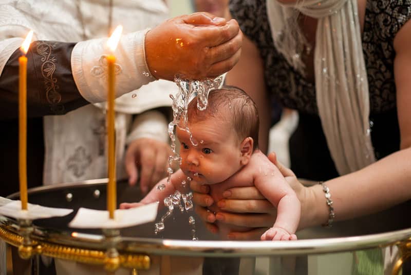 Taufe des Neugeborenen