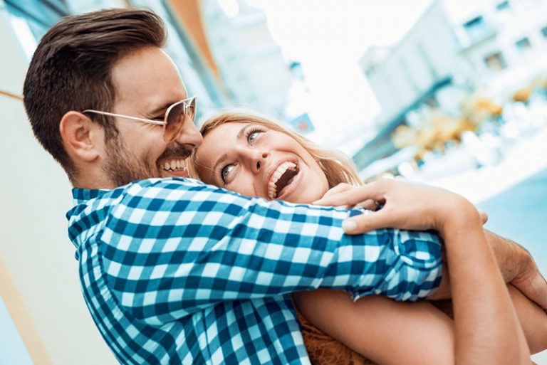 Wie Verhält Sich Ein Verliebter Mann Einen Mann verliebt machen – 12 Tipps, wie es bestimmt gelingt!