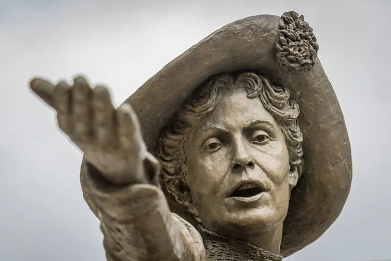 Bronzestatue von Emmeline Pankhurst in Manchester