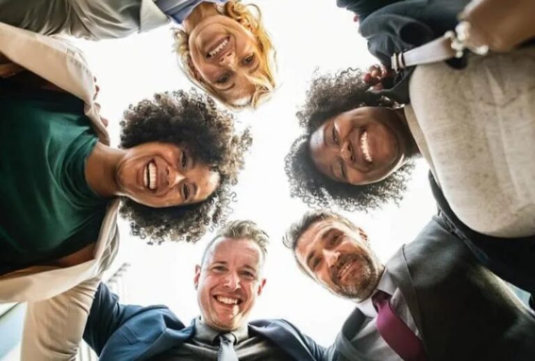 freunde laecheln