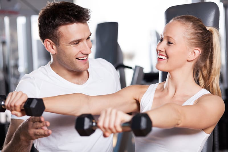 Mann im fitnessstudio kennenlernen