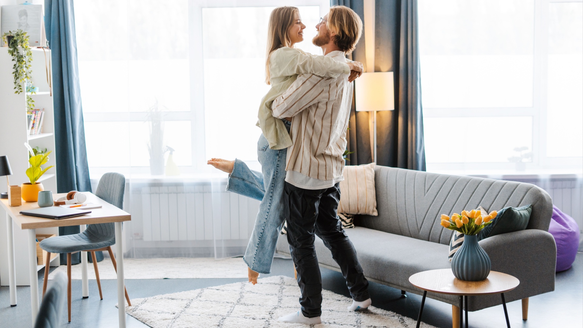 Seine Koerpersprache spricht Baende Zeichen dass er wirklich kein Interesse hat