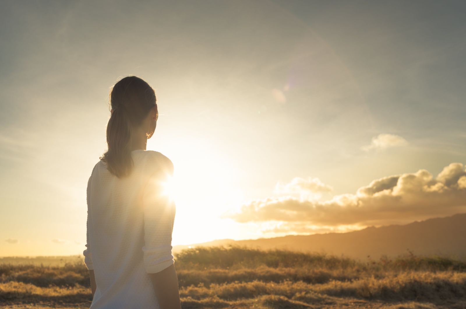 Frau und Sonnenuntergang