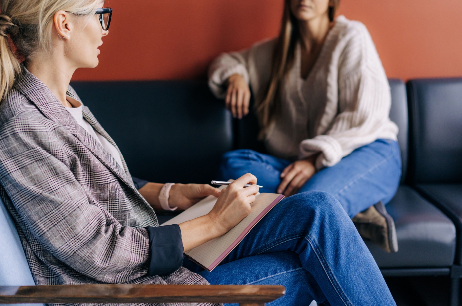 frau macht therapie
