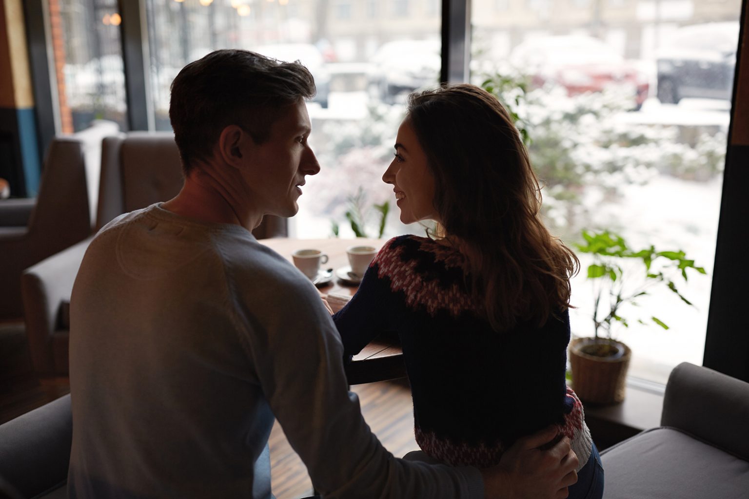 Flirten Verliebte Männer Mit Anderen Frauen Wie verliebt sie sich in mich: So kannst du ihr Herz im Sturm erobern