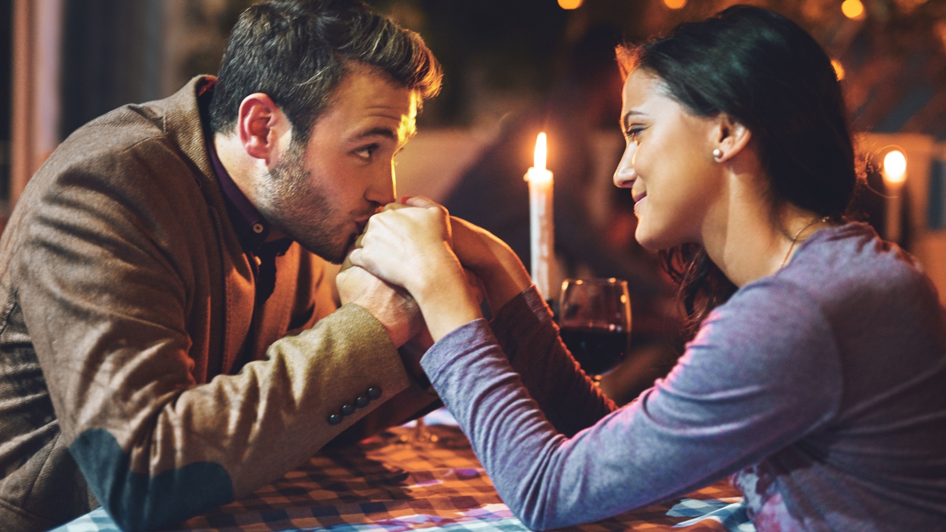 Mann und Frau beim Date