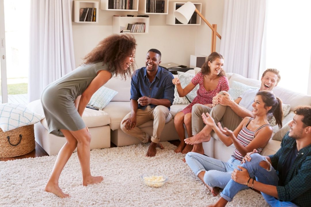35+ Spiele ohne Material Spaß pur für Erwachsene & Kinder!