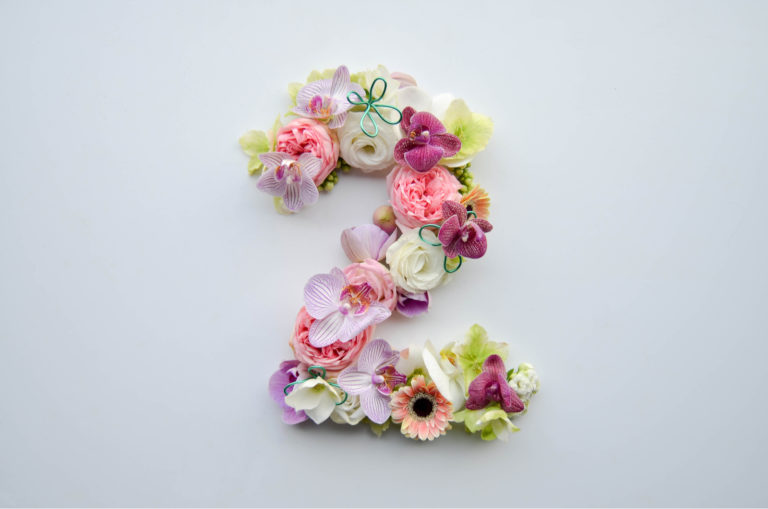 Nummer 2 aus Blumen