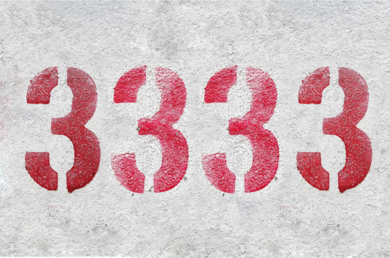 Nummer 333 in roter Farbe