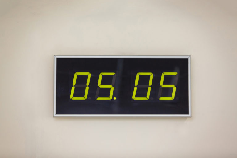 Digitaluhr 05:05
