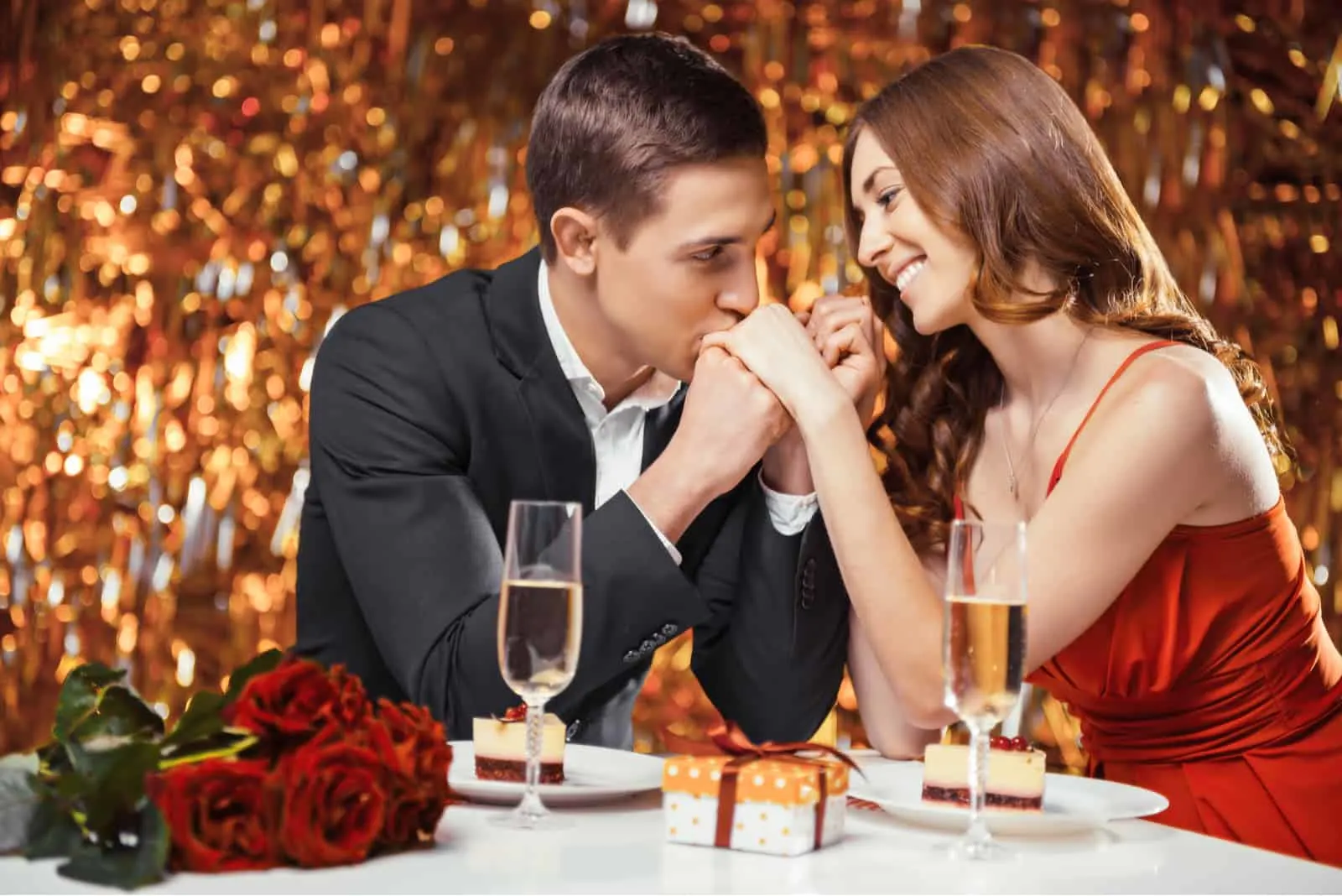 paar auf romantisches date zum valentinstag