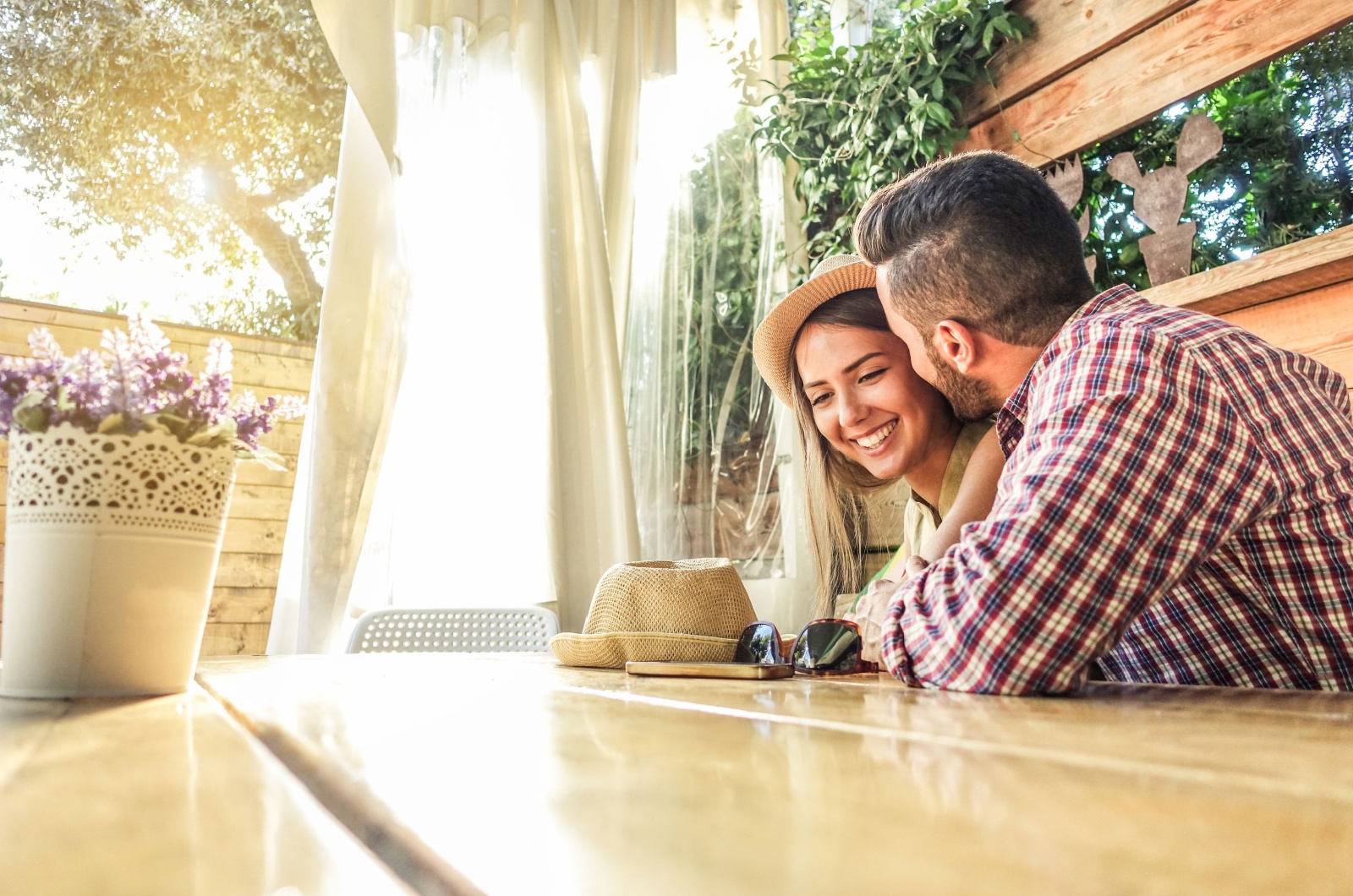 paar flirtet beim ersten date