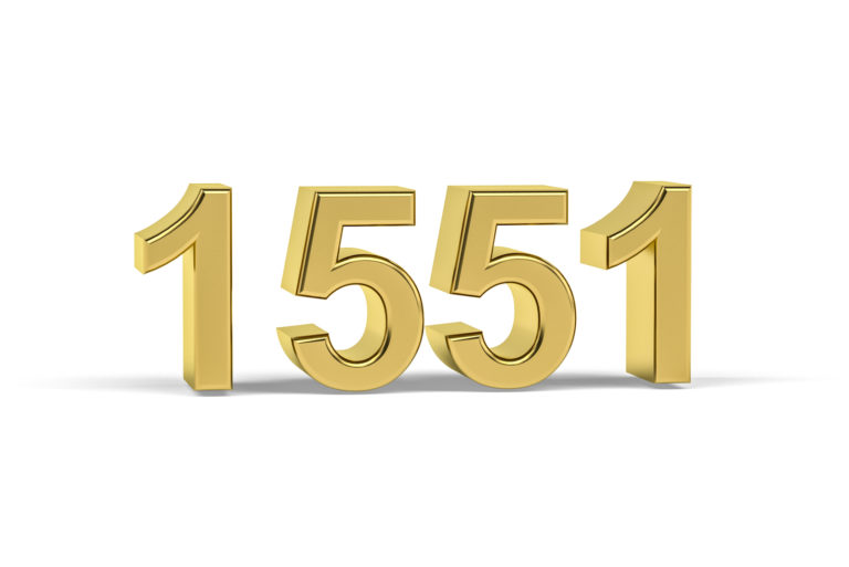goldene Zahl 1551 auf weißem Hintergrund