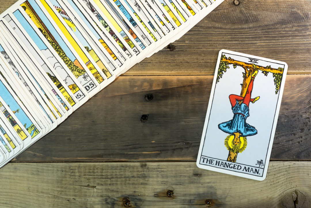 Der Gehängte im Tarot Es ist Zeit, neue Perspektiven zu entdecken!