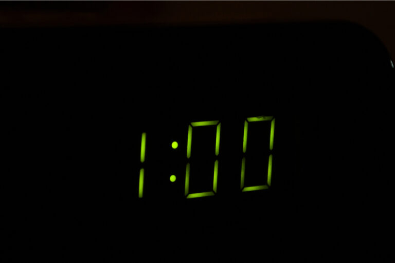 01:00 Uhr