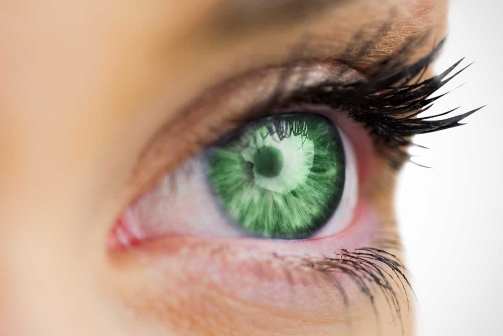 schöne Frau grünes Auge