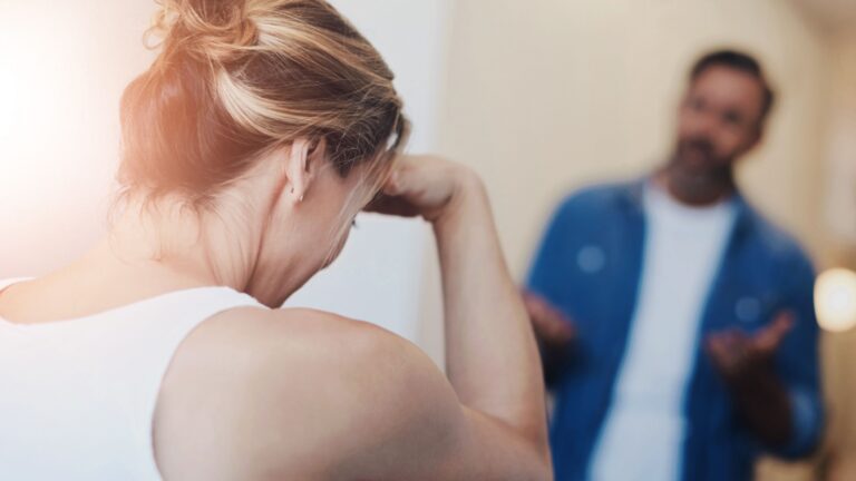frau mit toxischen partner