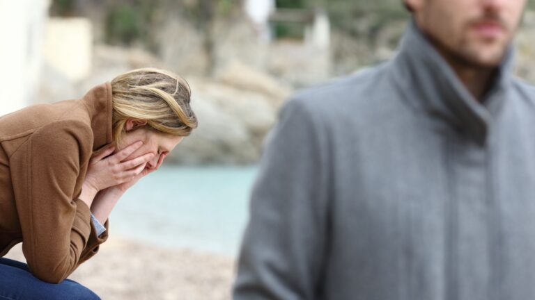 Gefaehrlicher Abschied toxische Muster von Narzissten beim Schlussmachen