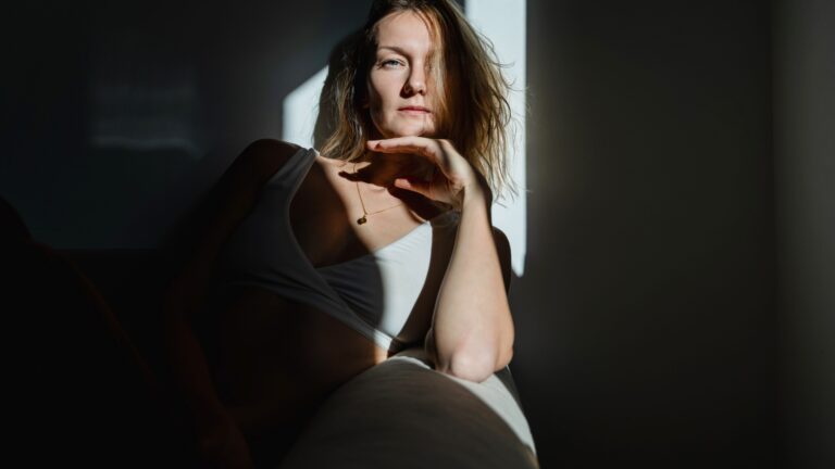 frau nach emotionalem missbrauch