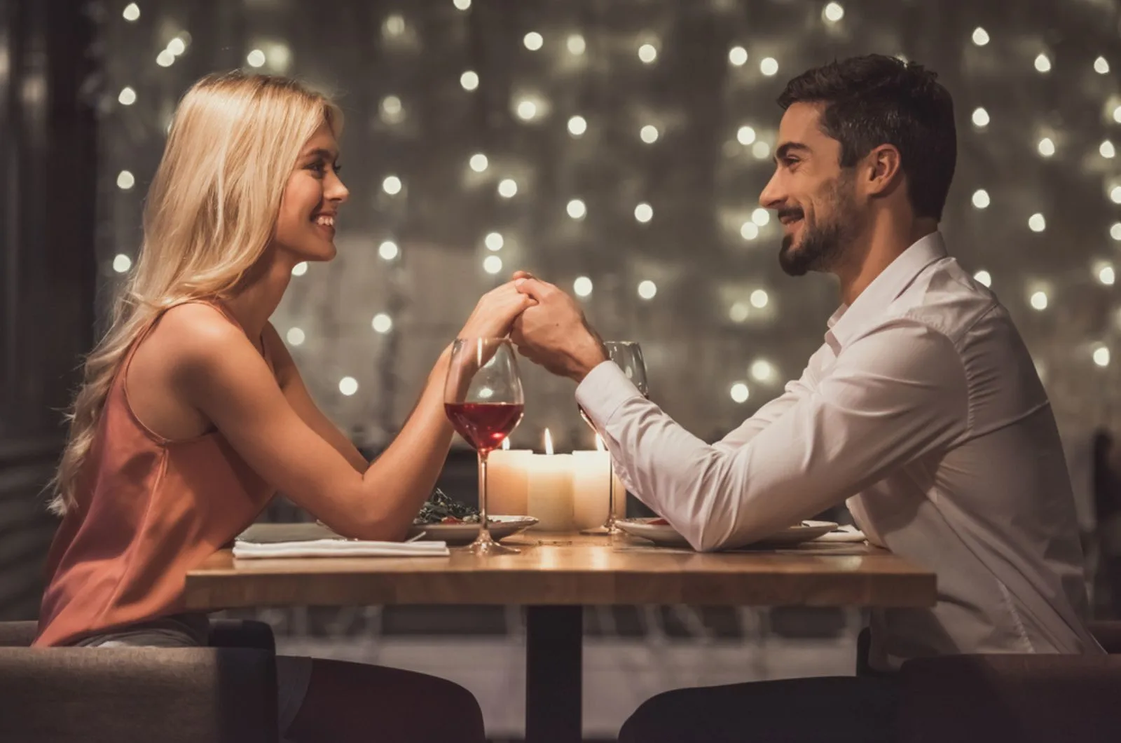 Paar beim Date im Restaurant
