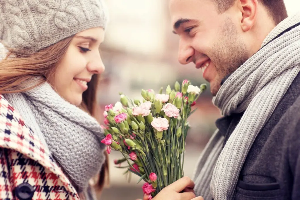 Liebespaar mit Blumen