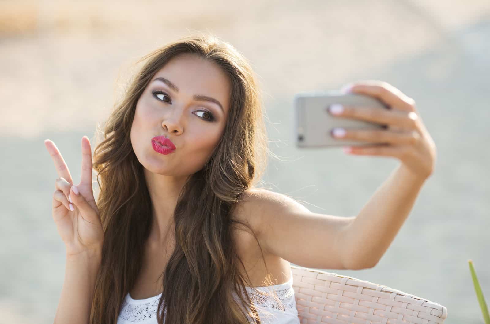 Mädchen macht Selfie