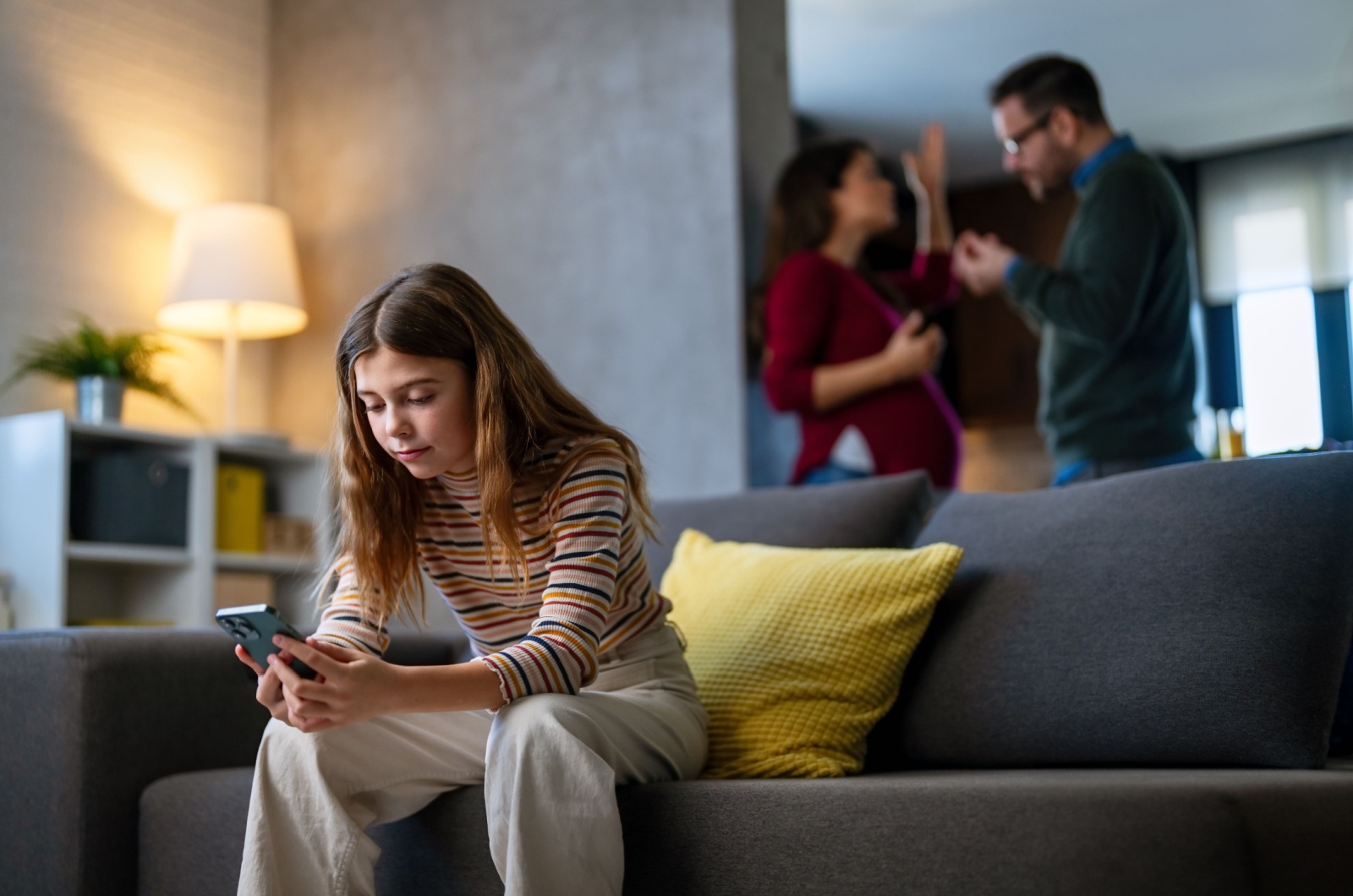 eltern streiten sich vor ihrem kind