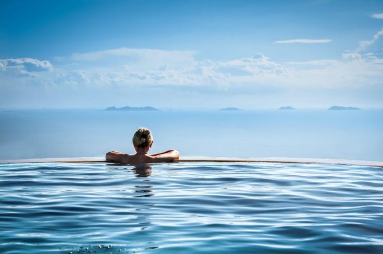 Frau im Schwimmbad