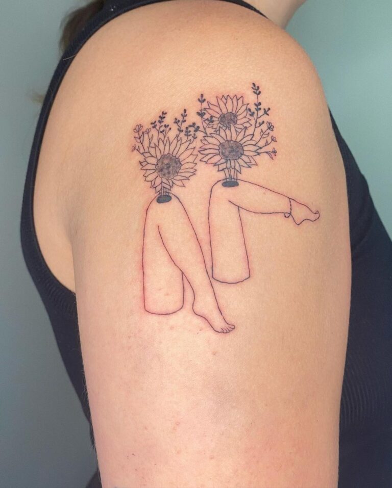 Beinvasen mit Blumen Arm-Tattoo